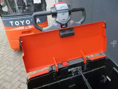 Elektromos emelőkocsik 2019  Toyota LWE200 (9)