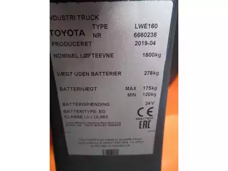 Transpaleta eléctrica 2019  Toyota LWE160 (11)