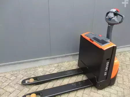 Transpaleta eléctrica 2019  Toyota LWE160 (2)