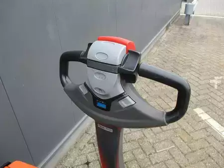 Transpaleta eléctrica 2019  Toyota LWE160 (7)