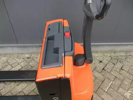 Transpaleta eléctrica 2019  Toyota LWE160 (9)