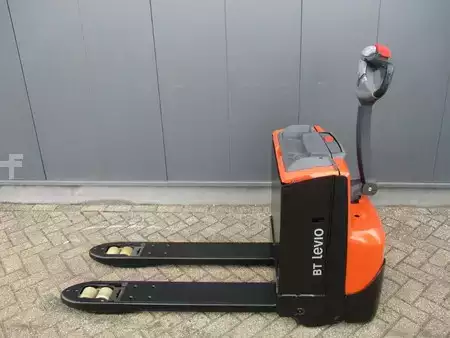 Porta-paletes elétrico 2019  Toyota LWE200 (1)