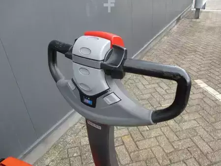 Porta-paletes elétrico 2019  Toyota LWE200 (4)