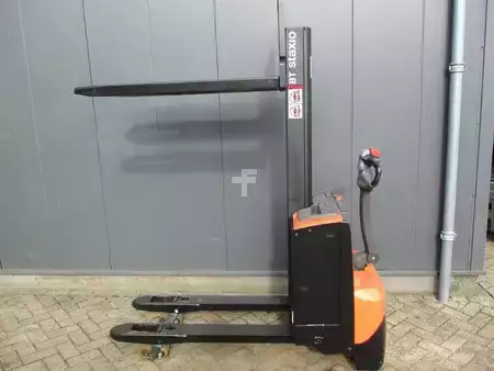 Stoccatori 2015  BT SWE 080L (1)