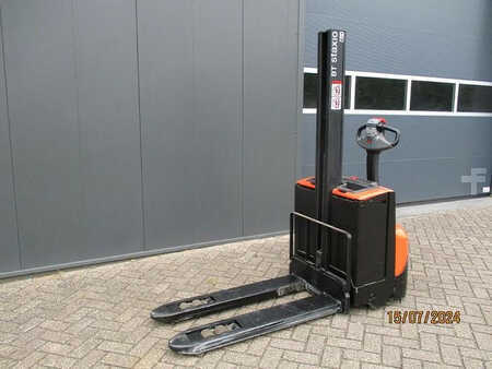 Stacker pedestre 2015  BT SWE 080L (2)