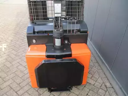 Apilador eléctrico 2013  BT RWE120 (10)