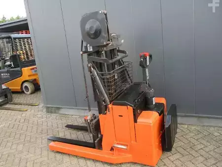 Apilador eléctrico 2013  BT RWE120 (3)
