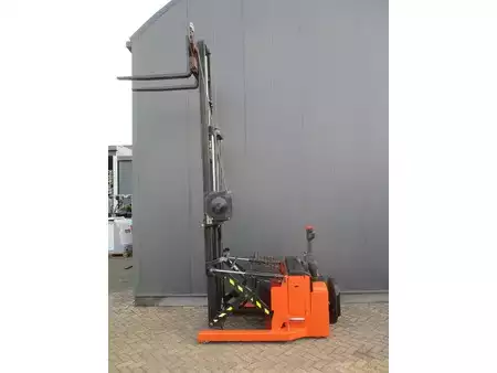 Apilador eléctrico 2013  BT RWE120 (8)