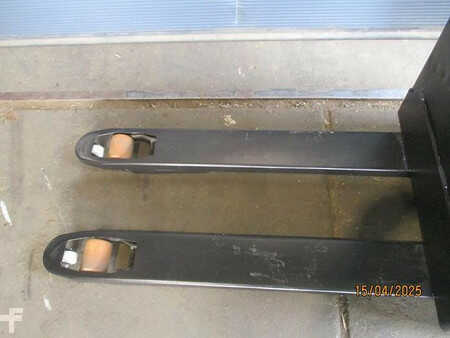 Niederhubwagen 2016  BT LWE 160 (4)