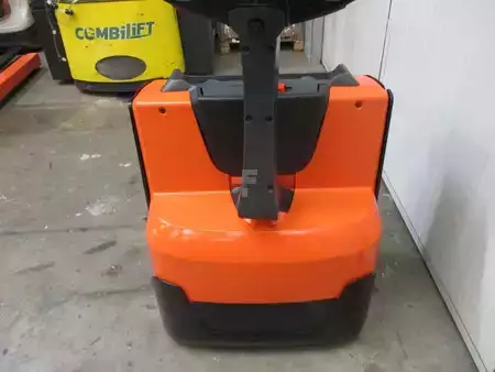 Niederhubwagen 2015  BT LWE 200 (4)