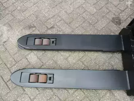 Hochhubwagen 2012  BT SWE 080L (5)