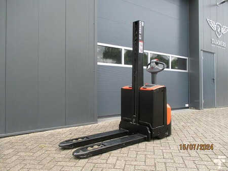 Stacker pedestre 2013  BT SWE 080L (2)