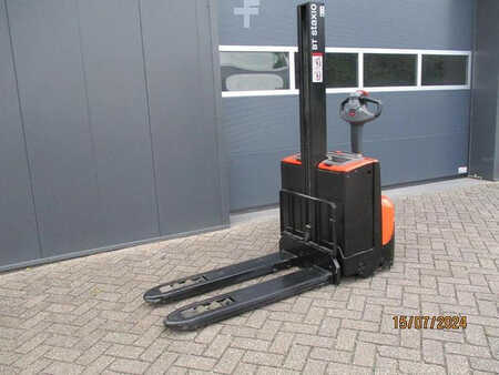 Stacker pedestre 2013  BT SWE 080L (4)