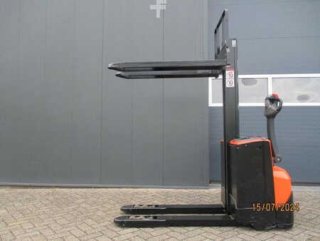 Stacker pedestre 2013  BT SWE 080L (7)