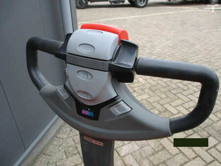 Elektrische palletwagens 2016  BT LWE180 (5)