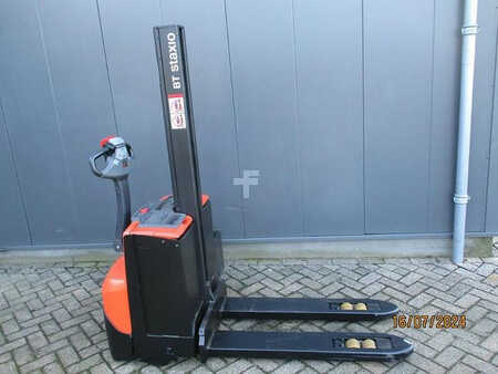 Stacker pedestre 2013  BT SWE 080L (3)