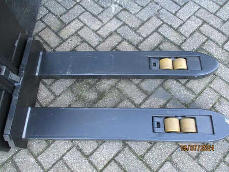 Stacker pedestre 2013  BT SWE 080L (4)