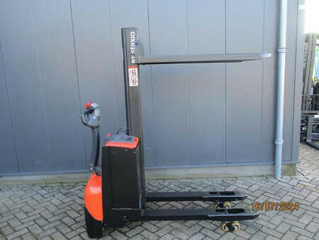 Stacker pedestre 2013  BT SWE 080L (8)