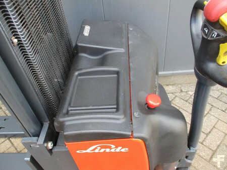 Ruční vysokozdvižný vozík 2013  Linde L 20i (4)