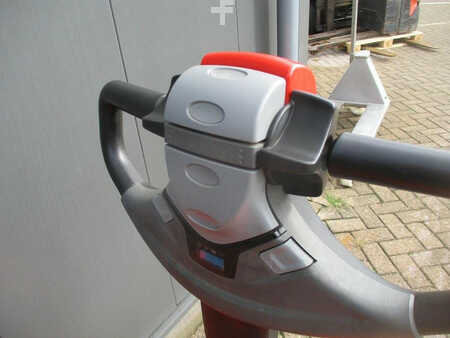 Electric Pallet Trucks 2016  BT LWE 180 (4)