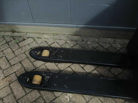 Electric Pallet Trucks 2016  BT LWE 180 (6)