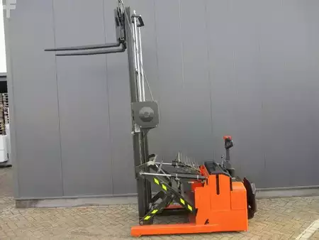 Apilador eléctrico 2012  BT RWE120 (7)