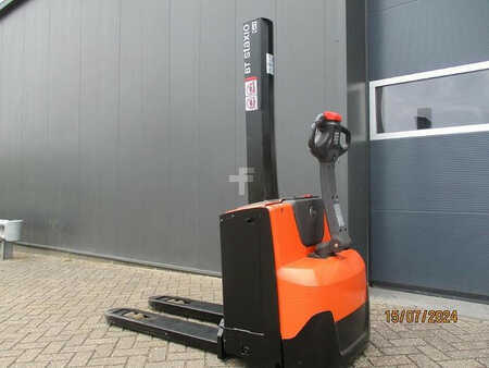 Stacker pedestre 2012  BT SWE 080L (1)