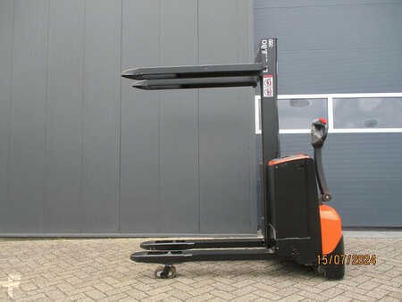 Stacker pedestre 2012  BT SWE 080L (4)