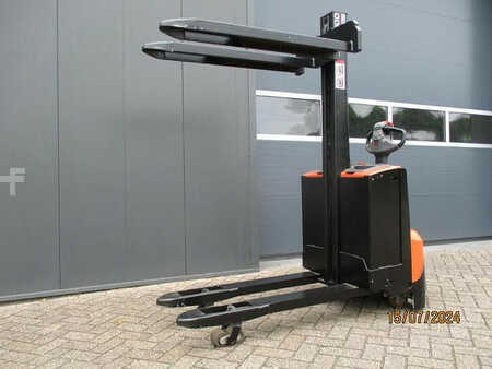 Stacker pedestre 2012  BT SWE 080L (5)