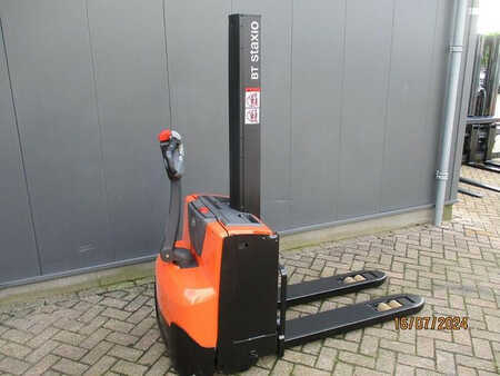 Stacker pedestre 2010  BT SWE 080L (2)