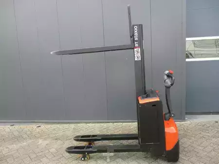 Hochhubwagen 2016  BT SWE 080L (4)