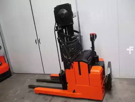 Hochhubwagen 2011  BT RWE120 (3)