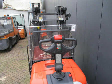 Pallet Stackers 2016  BT SPE 120 XR (4)