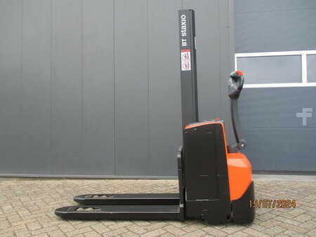 Stacker pedestre 2013  BT SWE 080L (1)