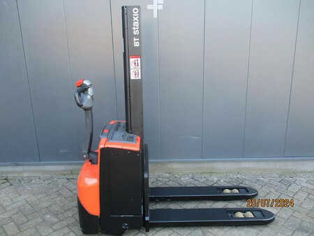 Stacker pedestre 2010  BT SWE 080L (1)