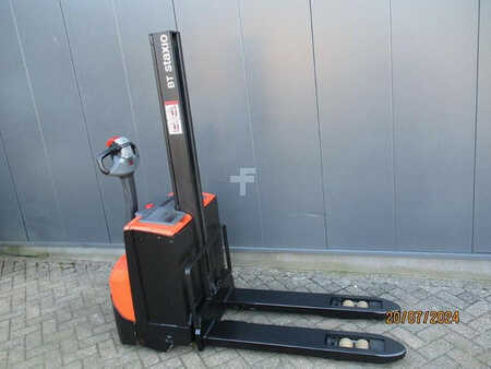 Stacker pedestre 2010  BT SWE 080L (4)