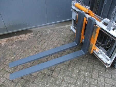 Elektromos 4 kerekű 2013  Still RX60-30 (10)