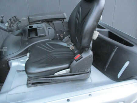 Elektromos 4 kerekű 2013  Still RX60-30 (6)