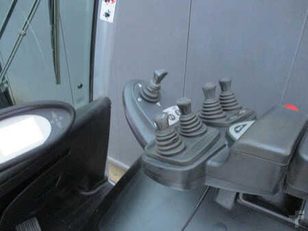 Elektromos 4 kerekű 2013  Still RX60-30 (7)