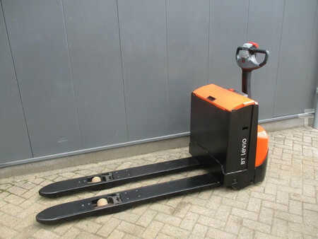 Electric Pallet Trucks 2011  BT LWE 180 (1)
