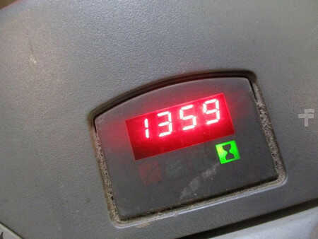 Electric Pallet Trucks 2011  BT LWE 180 (10)