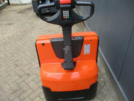 Electric Pallet Trucks 2011  BT LWE 180 (4)