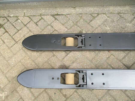 Electric Pallet Trucks 2011  BT LWE 180 (7)