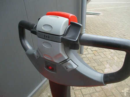 Electric Pallet Trucks 2011  BT LWE 180 (8)