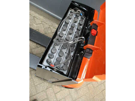 Electric Pallet Trucks 2011  BT LWE 180 (9)