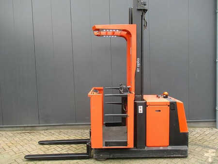 Vertical order pickers 2013  BT OME 100M (1)