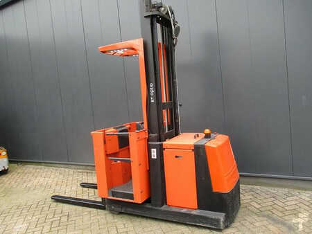 Vertical order pickers 2013  BT OME 100M (5)