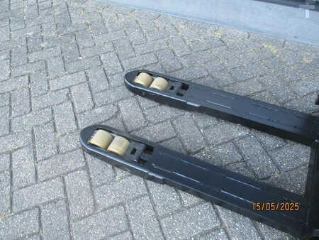 Stacker pedestre 2014  BT SWE 200D (8)