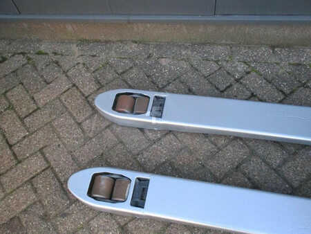 Transpalettes éléctriques 2012  Still EXU 16 (5)