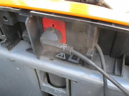 Transpalettes éléctriques 2012  Still EXU 16 (7)